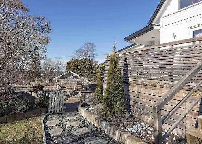 Mysigt Hus Med Natur & Jacuzzi I Olofstorp