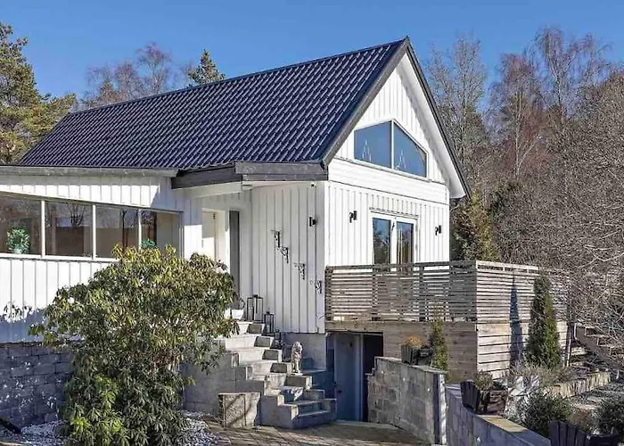 Mysigt Hus Med Natur & Jacuzzi I Olofstorp